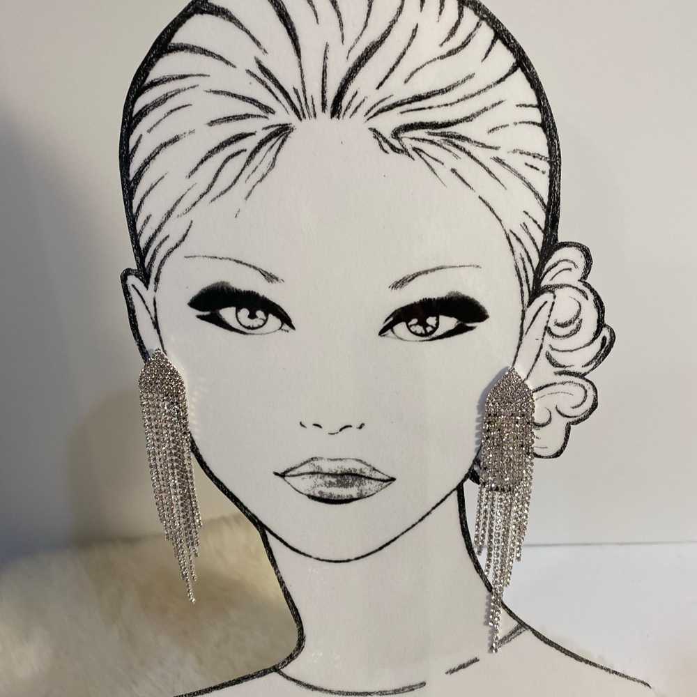 ✅Brand New Dangling Rhinestone Earrings 2”
